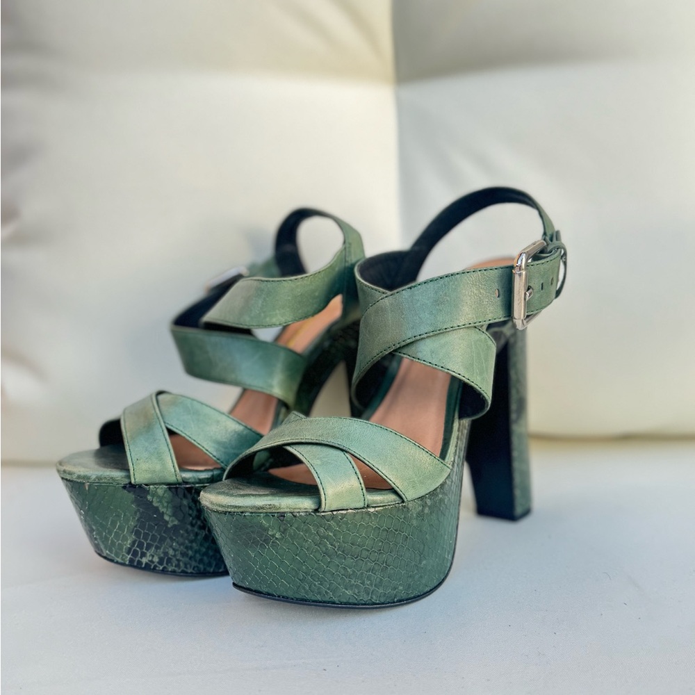 Pour La Victoire Green Platform Sandals